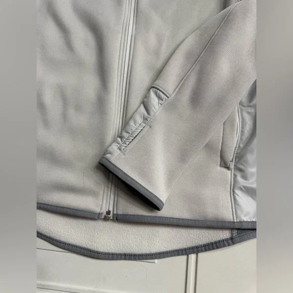 Under Armour Cold Gear Storm White Light Jacket Size XS Loose - Picture 7 of 8